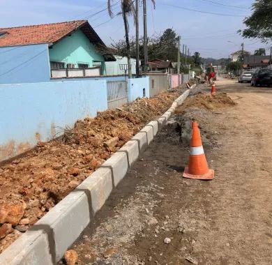 Obra de pavimentação asfáltica e sinalização viária da Rua Jerri J. M. Martini (Rua 5010) no bairro Nossa Senhora da Paz - Balneário Piçarras