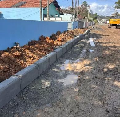  Obra de pavimentação asfáltica e sinalização viária da Rua Jerri J. M. Martini (Rua 5010) no bairro Nossa Senhora da Paz - Balneário Piçarras