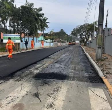  Obra de pavimentação asfáltica e sinalização viária da Rua Jerri J. M. Martini (Rua 5010) no bairro Nossa Senhora da Paz - Balneário Piçarras