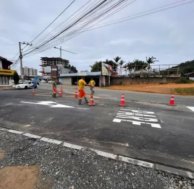  Obra de pavimentação asfáltica e sinalização viária da Rua Jerri J. M. Martini (Rua 5010) no bairro Nossa Senhora da Paz - Balneário Piçarras