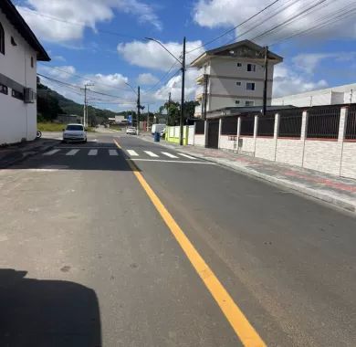  Obra de pavimentação asfáltica e sinalização viária da Rua Jerri J. M. Martini (Rua 5010) no bairro Nossa Senhora da Paz - Balneário Piçarras