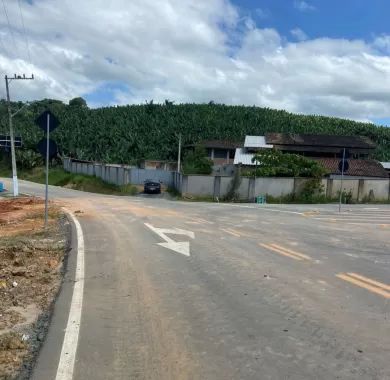  Obras de pavimentação de estradas vicinais no entroncamento São Brás - Balneário Piçarras