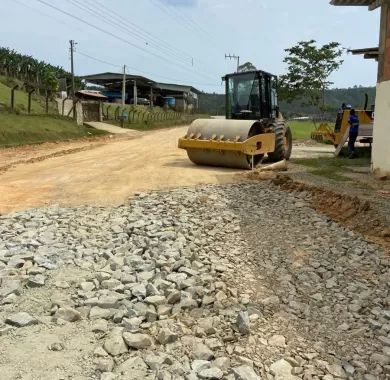  Obras de pavimentação de estradas vicinais no entroncamento São Brás - Balneário Piçarras