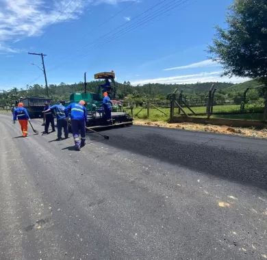  Obras de pavimentação de estradas vicinais no entroncamento São Brás - Balneário Piçarras