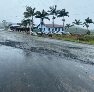  Obras de pavimentação de estradas vicinais no entroncamento São Brás - Balneário Piçarras