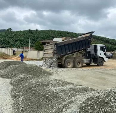  Obras de pavimentação de estradas vicinais no entroncamento São Brás - Balneário Piçarras