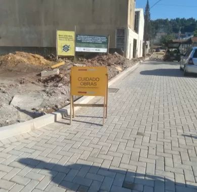  Pavimentação em paver, drenagem pluvial e sinalização viária nas Ruas do bairro Nossa Senhora da Conceição - Balneário Piçarras/SC