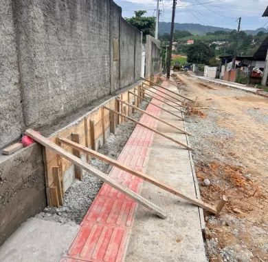 Pavimentação em paver e sinalização viária das Ruas 6030, Demétrio, 6032 e Palmital, localizadas no bairro Nossa Senhora da Conceição, Balneário Piçarras/SC