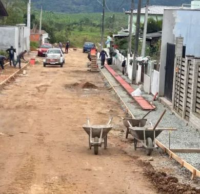 Pavimentação em paver e sinalização viária das Ruas 6030, Demétrio, 6032 e Palmital, localizadas no bairro Nossa Senhora da Conceição, Balneário Piçarras/SC