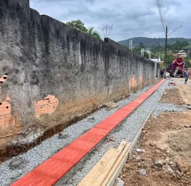 Pavimentação em paver e sinalização viária das Ruas 6030, Demétrio, 6032 e Palmital, localizadas no bairro Nossa Senhora da Conceição, Balneário Piçarras/SC