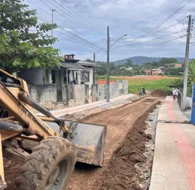 Pavimentação em paver e sinalização viária das Ruas 6030, Demétrio, 6032 e Palmital, localizadas no bairro Nossa Senhora da Conceição, Balneário Piçarras/SC