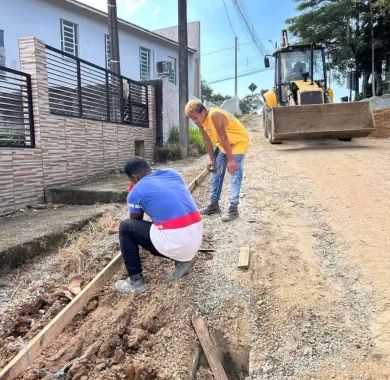 Pavimentação em paver e sinalização viária das Ruas 6030, Demétrio, 6032 e Palmital, localizadas no bairro Nossa Senhora da Conceição, Balneário Piçarras/SC