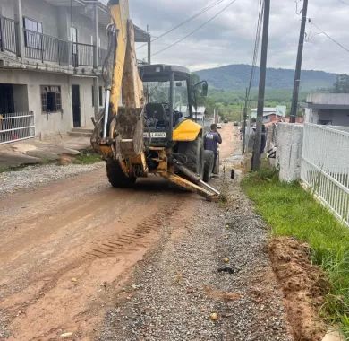 Pavimentação em paver e sinalização viária das Ruas 6030, Demétrio, 6032 e Palmital, localizadas no bairro Nossa Senhora da Conceição, Balneário Piçarras/SC