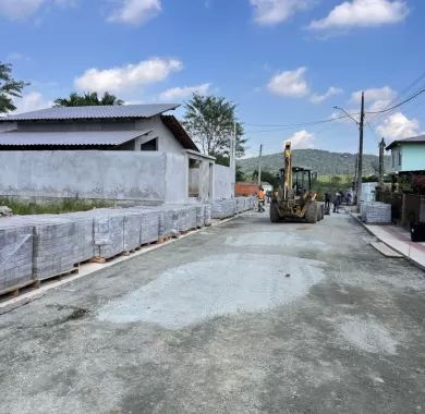 Pavimentação em paver e sinalização viária das Ruas 6030, Demétrio, 6032 e Palmital, localizadas no bairro Nossa Senhora da Conceição, Balneário Piçarras/SC