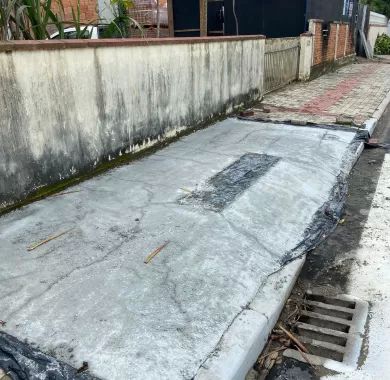 Obra de pavimentação asfáltica, drenagem pluvial, ciclofaixa, calçadas e sinalização viária na Avenida Emanuel Pinto - Balneário Piçarras/SC