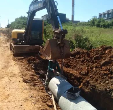 Obra de pavimentação asfáltica, drenagem pluvial e sinalização viária da Rua Pedro Elói Corrêa (Rua 5310) no Bairro Santo Antônio - Balneário Piçarras