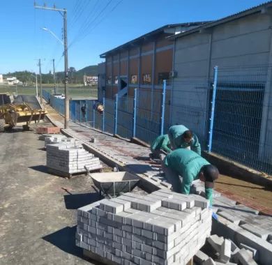 Obra de pavimentação asfáltica, drenagem pluvial e sinalização viária da Rua Pedro Elói Corrêa (Rua 5310) no Bairro Santo Antônio - Balneário Piçarras