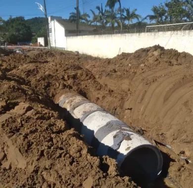 Obra de pavimentação asfáltica, drenagem pluvial e sinalização viária das Ruas Vereador João Figueiredo, Victor Molin e Presidente Geisel - Balneário Piçarras