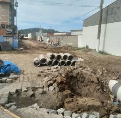 Obra de pavimentação asfáltica, drenagem pluvial e sinalização viária das Ruas Vereador João Figueiredo, Victor Molin e Presidente Geisel - Balneário Piçarras