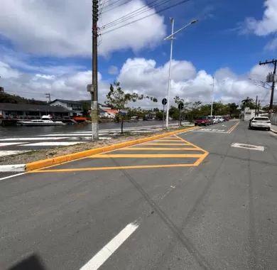 Obra de pavimentação asfáltica e sinalização viária da Rua Joaçaba e Avenida Beira Rio - Balneário Piçarras