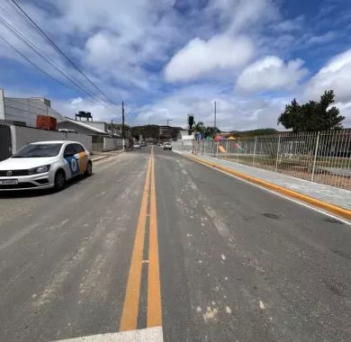 Obra de pavimentação asfáltica e sinalização viária da Rua Joaçaba e Avenida Beira Rio - Balneário Piçarras