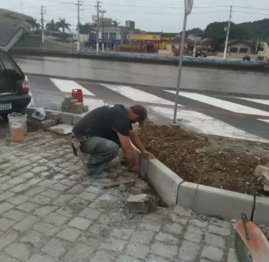 Obra de pavimentação asfáltica e sinalização viária da Rua Joaçaba e Avenida Beira Rio - Balneário Piçarras