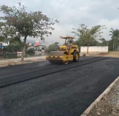 Obra de pavimentação asfáltica e sinalização viária da Rua Joaçaba e Avenida Beira Rio - Balneário Piçarras