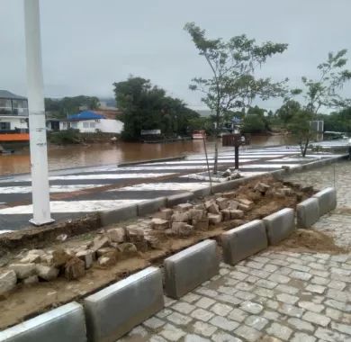 Obra de pavimentação asfáltica e sinalização viária da Rua Joaçaba e Avenida Beira Rio - Balneário Piçarras