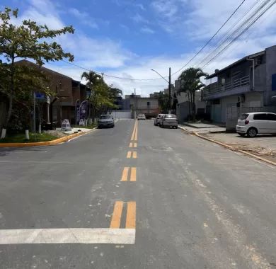 Obra de pavimentação asfáltica e sinalização viária da Rua Joaçaba e Avenida Beira Rio - Balneário Piçarras