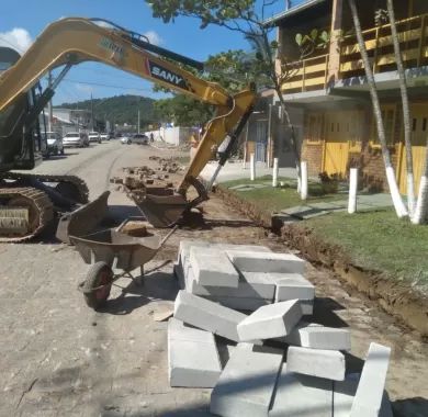 Obra de pavimentação asfáltica e sinalização viária da Rua Joaçaba e Avenida Beira Rio - Balneário Piçarras