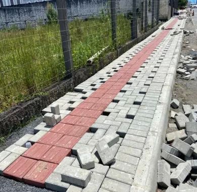Obra de restauração, reforma e adaptação de rotas acessíveis da Rua Alexandre Guilherme Figueiredo no Bairro Centro - Balneário Piçarras