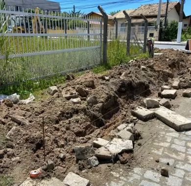 Obra de restauração, reforma e adaptação de rotas acessíveis da Rua Alexandre Guilherme Figueiredo no Bairro Centro - Balneário Piçarras