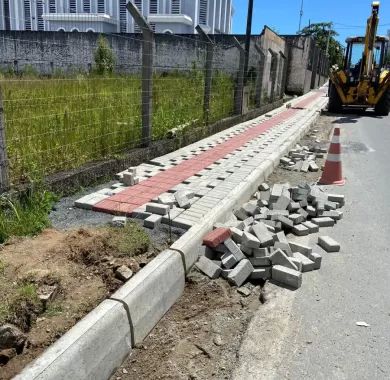 Obra de restauração, reforma e adaptação de rotas acessíveis da Rua Alexandre Guilherme Figueiredo no Bairro Centro - Balneário Piçarras