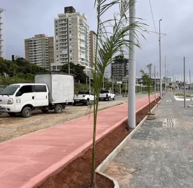 Obra de urbanização da Av. José Temístocles de Macedo (Orla Norte) de Balneário Piçarras/SC