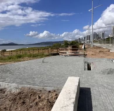 Obra de urbanização da Av. José Temístocles de Macedo (Orla Norte) de Balneário Piçarras/SC