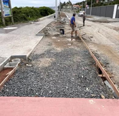 Obra de urbanização da Av. José Temístocles de Macedo (Orla Norte) de Balneário Piçarras/SC
