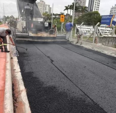 Obra de urbanização da Av. José Temístocles de Macedo (Orla Norte) de Balneário Piçarras/SC