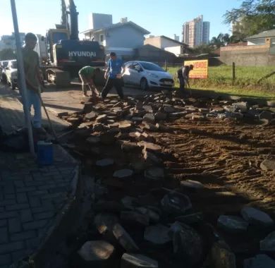 Obra pavimentação asfáltica, drenagem pluvial e sinalização viária da Rua Eulálio da Trindade (Rua 1680) - Balneário Piçarras
