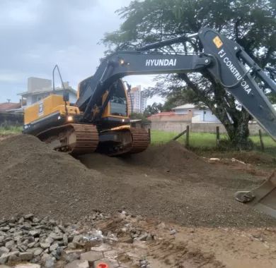 Obra pavimentação asfáltica, drenagem pluvial e sinalização viária da Rua Eulálio da Trindade (Rua 1680) - Balneário Piçarras