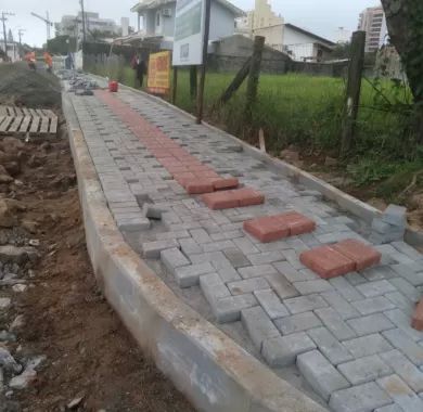 Obra pavimentação asfáltica, drenagem pluvial e sinalização viária da Rua Eulálio da Trindade (Rua 1680) - Balneário Piçarras