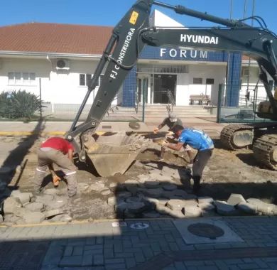 Obra pavimentação asfáltica, drenagem pluvial e sinalização viária da Rua Eulálio da Trindade (Rua 1680) - Balneário Piçarras