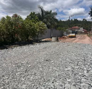 Obra de pavimentação asfáltica, drenagem pluvial e sinalização viária da Estrada Geral da Lagoa - Trecho 03