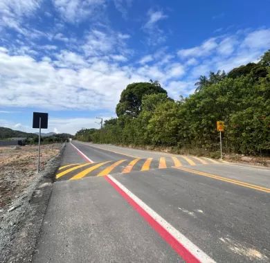 Obra de pavimentação asfáltica, drenagem pluvial e sinalização viária da Estrada Geral da Lagoa - Trecho 03
