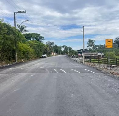 Obra de pavimentação asfáltica, drenagem pluvial e sinalização viária da Estrada Geral da Lagoa - Trecho 03