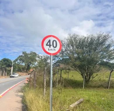 Obra de pavimentação asfáltica, drenagem pluvial e sinalização viária da Estrada Geral da Lagoa - Trecho 03