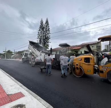 Obra de pavimentação asfáltica e sinalização viária da Rua Caxias do Sul, localizada no bairro Centro, Balneário Piçarras - SC