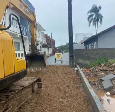Obras de pavimentação em paver, drenagem pluvial e sinalização viária da Rua João Inácio de Borba, localizada no bairro Centro, Balneário Piçarras/SC