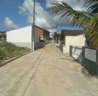 Obras de pavimentação em paver, drenagem pluvial e sinalização viária da Rua João Inácio de Borba, localizada no bairro Centro, Balneário Piçarras/SC