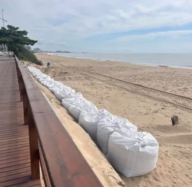 Recuperação do deck da praia - Balneário Piçarras/SC