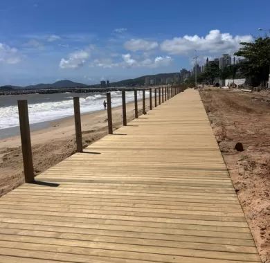 Recuperação do deck da praia - Balneário Piçarras/SC